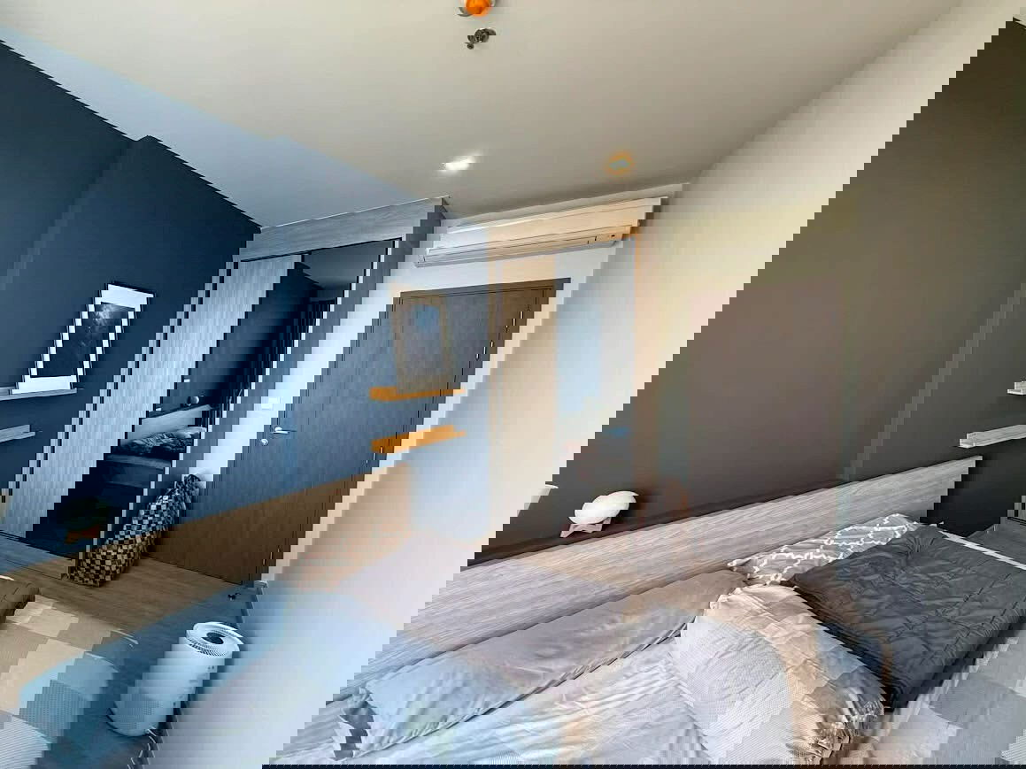 picture THE LINE                   Wongsawang  - 2/16