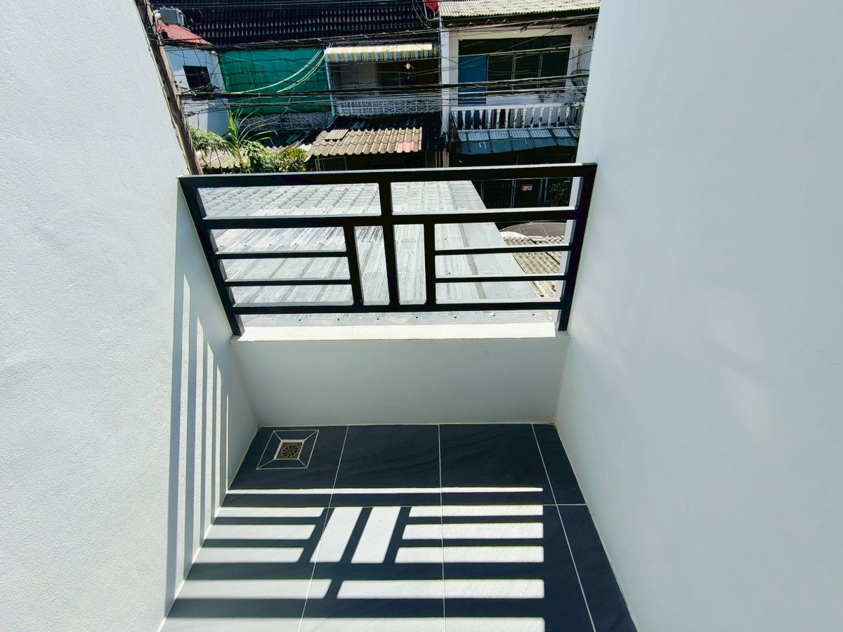 รูป ทาวน์เฮ้าส์ รีโนเวทใหม่ หมู่บ้านธีรวรรณ2 ถนนรามอินทรา 109  ซอยพระยาสุเรนทร์ 2 บางชัน คลองสามวา ทำเลดี ใกล้รถไฟฟ้า เดินทางง่าย - รูปที่ 20/25