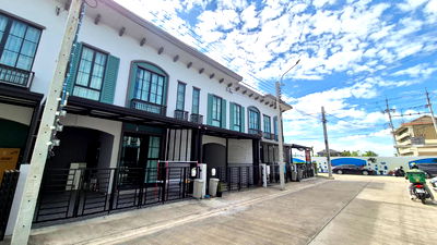 เช่าทาวน์โฮม เขตลาดกระบัง : ให้เช่าทาวน์โฮมใหม่ อณาสิริ รามคำแหง เฟอร์ครบ ใกล้ทางด่วน และรถไฟฟ้า MRT ราษฎร์พัฒนา