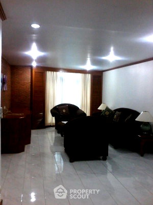 Condos for rent : 2-BR 125 Sqm Condo At The Prime Suites, 5th Floor Near BTS Asoke (ID 514620)