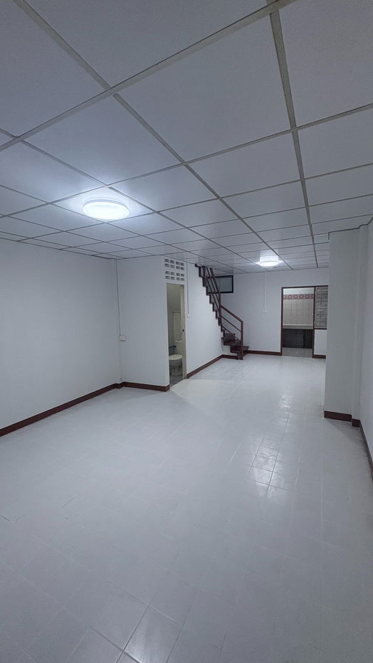 picture Townhouse for rent in Arunthorn Village, 7,500 THB/month. - 3/10