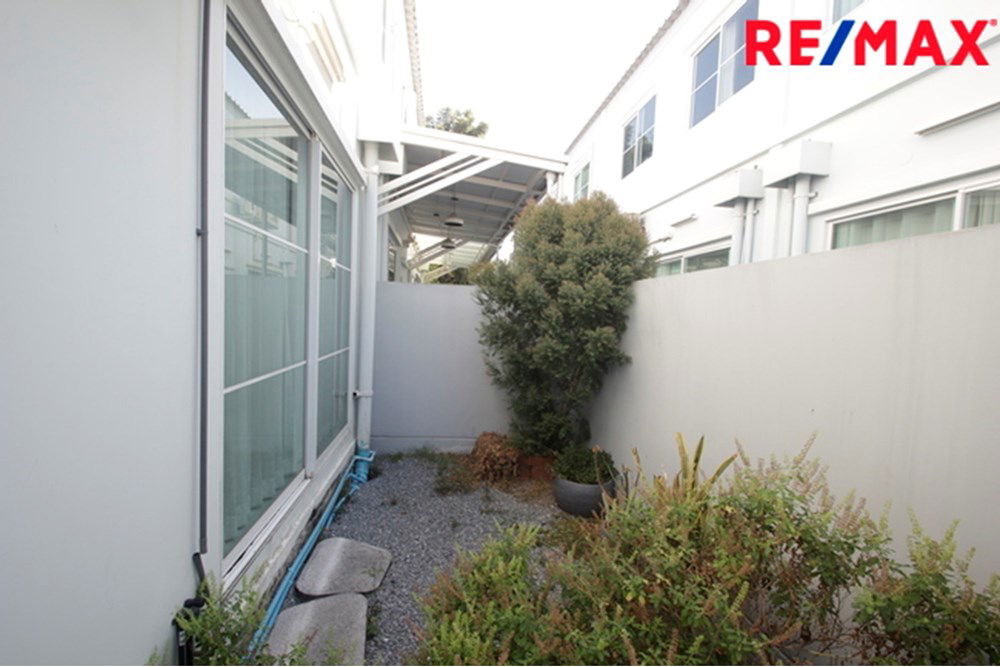 picture [920091004-215] Elegant Thai Townhouse in Prime Central Location! - 32/36