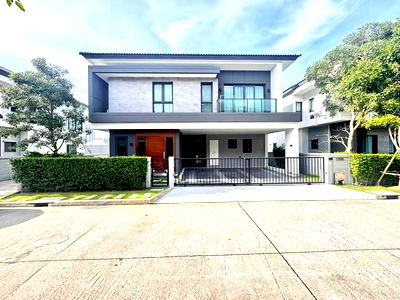 Houses for rent : For Rent Large Family Home in The City, Bangna 4 Beds, 5 Baths, 3 Parking.Rent: 130,000 THB. Contact Bee at 064-146-6445 (234AGBE)