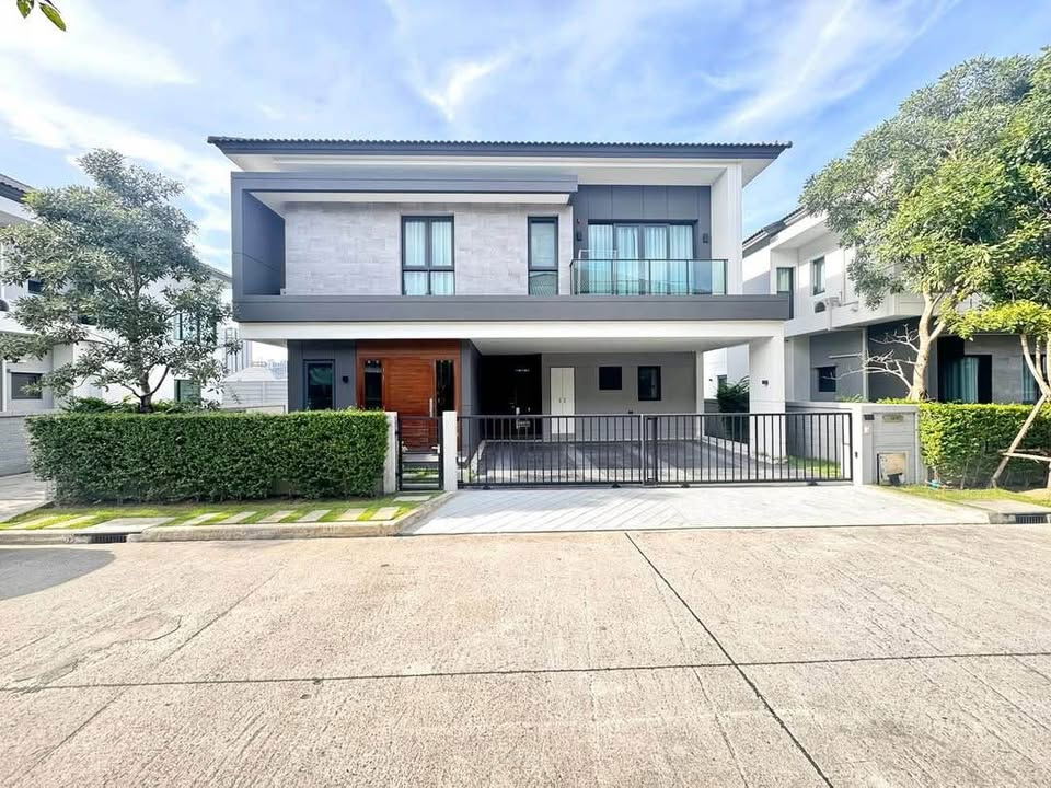 รูป ให้เช่าบ้าน รองรับครอบครัวใหญ่ The city บางนา 4 ห้องนอน 5 ห้องน้ำ 3 จอด 130,000 เครื่องใช้ฟ้าครบ คุณบี โทร 064-146-6445 (234AGBE) - รูปที่ 1/10