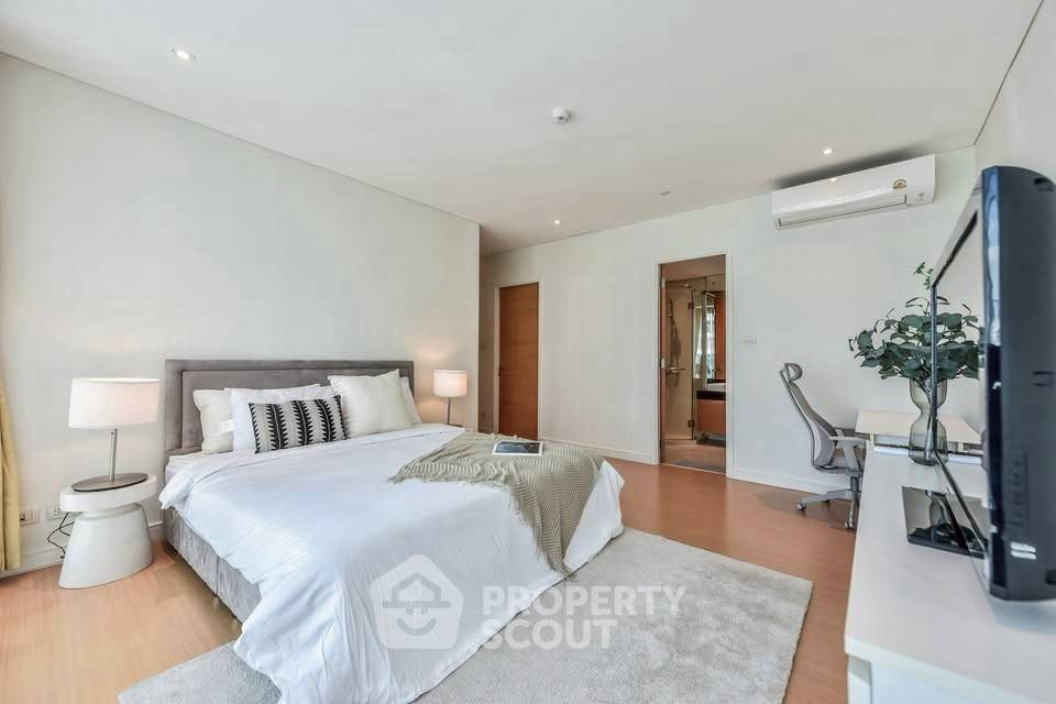 picture 2-BR Condo at Fullerton Sukhumvit near BTS Ekkamai (ID 2509421) - 3/14