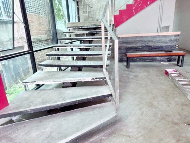 รูป เช่าร้านอาหาร 2.5ชั้นมีดาดฟ้า 220ตร.วา.MRTสุทธิสาร 750ม. มีดาดฟ้า 905ตร.ม. ม.หอการ - รูปที่ 4/8