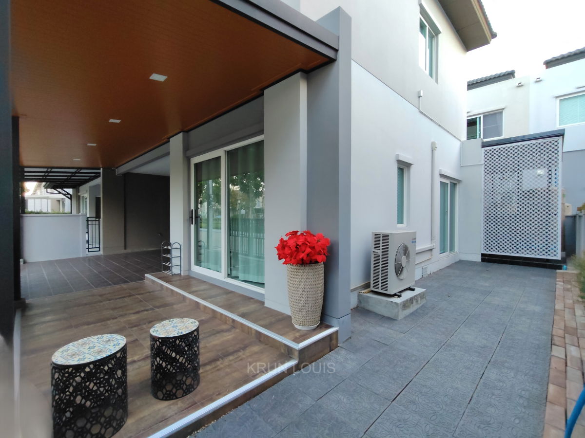 รูป บ้านแฝดให้เช่าที่แกรนด์เพลโนเมกะบางนา ใกล้เมกะบางนา&อิเกีย พื้นที่ด้านหน้าติดสวน บ้านใหม่ตกแต่งครบครัน สไตล์โมเดิร์น พร้อมเข้าอยู่ได้ทันที! - รูปที่ 25/27