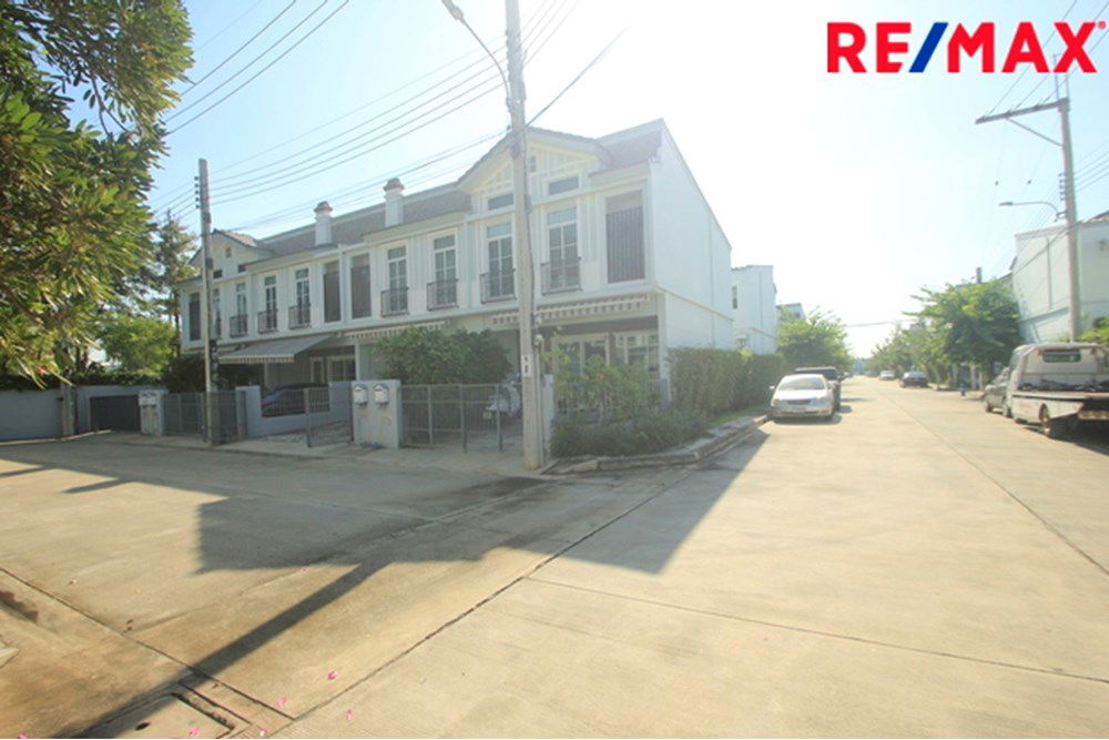 picture [920091004-215] Elegant Thai Townhouse in Prime Central Location! - 35/36