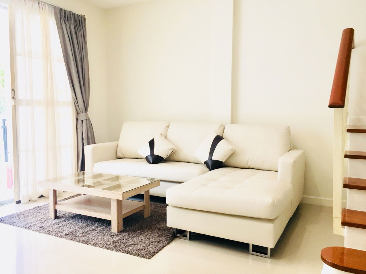 รูป  🏡 ให้เช่าทาวน์โฮมสวย เพียง 300 เมตร ถึงรถไฟฟ้าสายสีเหลือง ใกล้พาราไดซ์พาร์ค สวนหลวง ร.9 ดีไซน์โมเดิร์น บนทำเลศักยภาพใจกลางศรีนครินทร์ พร้อมเข้าอยู่  - รูปที่ 3/17