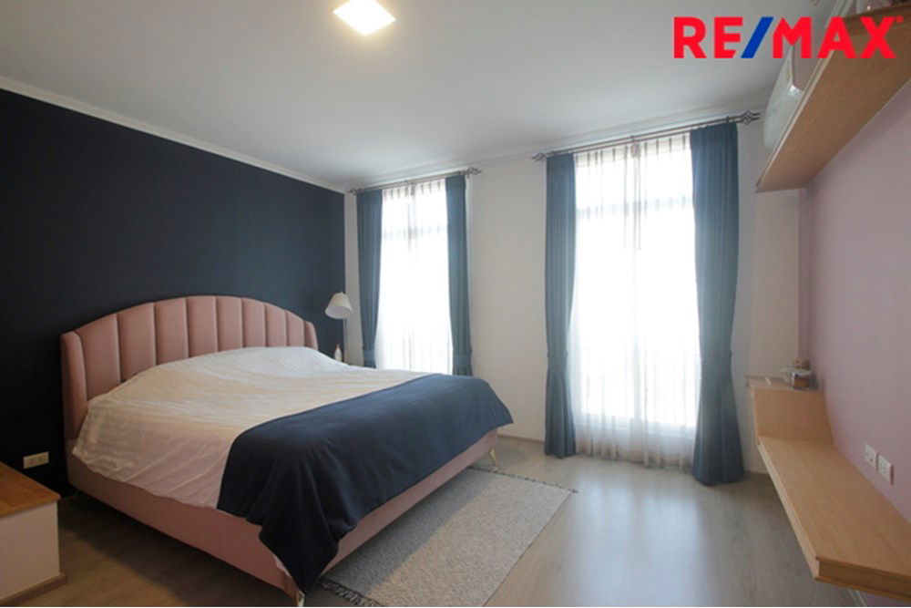 picture [920091004-215] Elegant Thai Townhouse in Prime Central Location! - 2/36