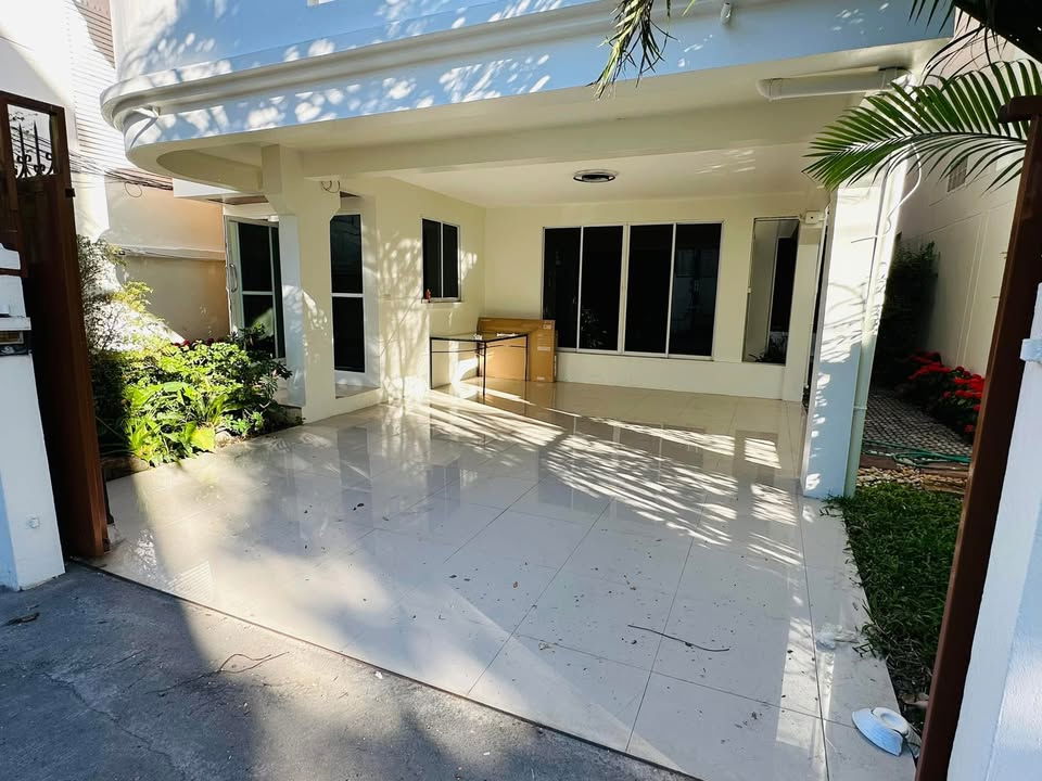 picture FOR RENT SINGLE HOUSE 5 Bedrooms in Phromphong near Em Quatier - 4/17