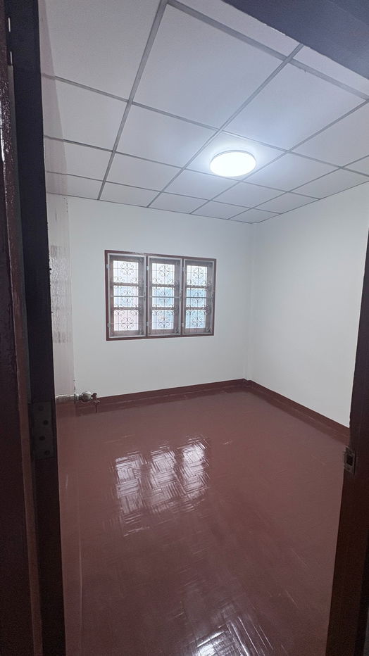 picture Townhouse for rent in Arunthorn Village, 7,500 THB/month. - 7/10