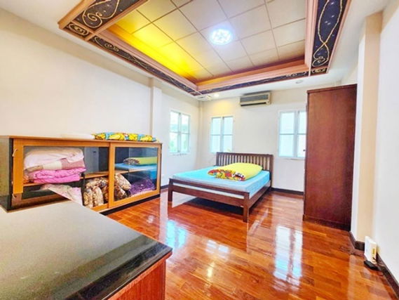 รูป 6นอน ขาย คฤหาสน์หรู 2 ชั้น 2 หลังใหญ่ติดกัน ตลาดถนอมมิตร 1.4 กม. MRT วัชรพล 2.1กม. รามอินทรา - รูปที่ 2/8