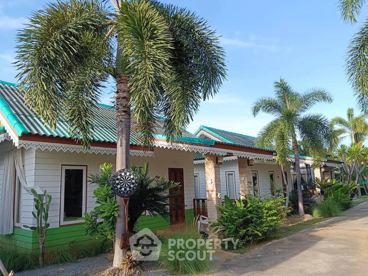 picture 10-BR Villa in Sam Roi Yot (ID 2511805) - 1/8