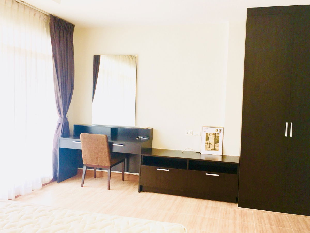 รูป  🏡 ให้เช่าทาวน์โฮมสวย เพียง 300 เมตร ถึงรถไฟฟ้าสายสีเหลือง ใกล้พาราไดซ์พาร์ค สวนหลวง ร.9 ดีไซน์โมเดิร์น บนทำเลศักยภาพใจกลางศรีนครินทร์ พร้อมเข้าอยู่  - รูปที่ 10/17