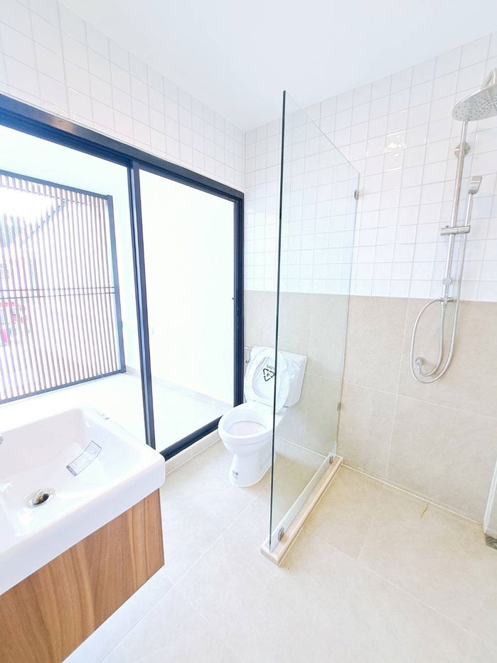 รูป ทาวน์เฮ้าส์หลังใหญ่ รีโนเวทใหม่ทั้งหลัง - รูปที่ 8/10