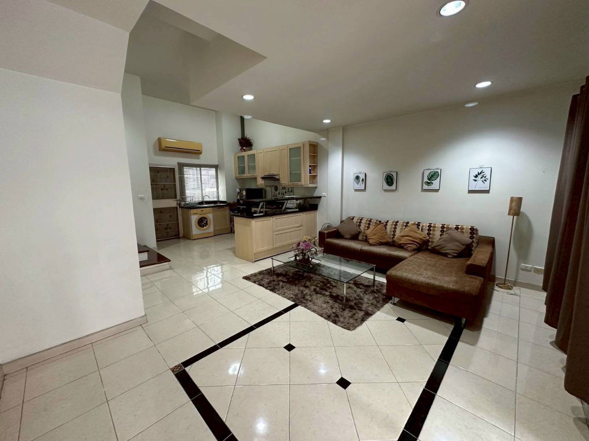 รูป ขาย ซื้อ ทาวน์โฮม เกษตร นวมินทร์ บ้านกลางเมือง สวิสทาวน์ เกษตร-นวมินทร์ Baan Klang Muang Swiss Town Kaset-Nawamintr ราคาถูก สนใจ Line: @951qfbfi - รูปที่ 3/12