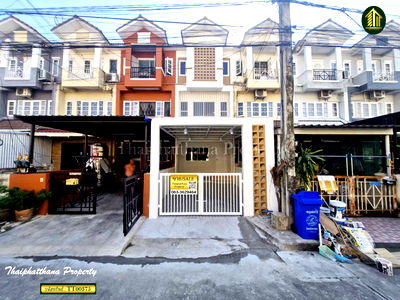 ขายทาวน์โฮม : หมู่บ้านลัลลี่วิลล์ 2 ซอยมังกร ทาวน์โฮม 3 ชั้น รีโนเวทใหม่ สวย พร้อมอยู่