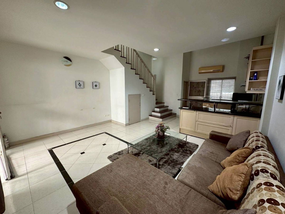 รูป ขาย ซื้อ ทาวน์โฮม เกษตร นวมินทร์ บ้านกลางเมือง สวิสทาวน์ เกษตร-นวมินทร์ Baan Klang Muang Swiss Town Kaset-Nawamintr ราคาถูก สนใจ Line: @951qfbfi - รูปที่ 1/12