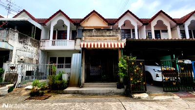 ทาวน์โฮม นวมินทร์ 135 : 68121198 : ขายทาวน์เฮ้าส์ 2 ชั้น ต่อเติมอาคารด้านหน้าเป็นร้านค้า บนเนื้อที่ขนาด 16 ตร.ว. หมู่บ้านราณี 3 ถนนนวมินทร์ 135 กรุงเทพฯ