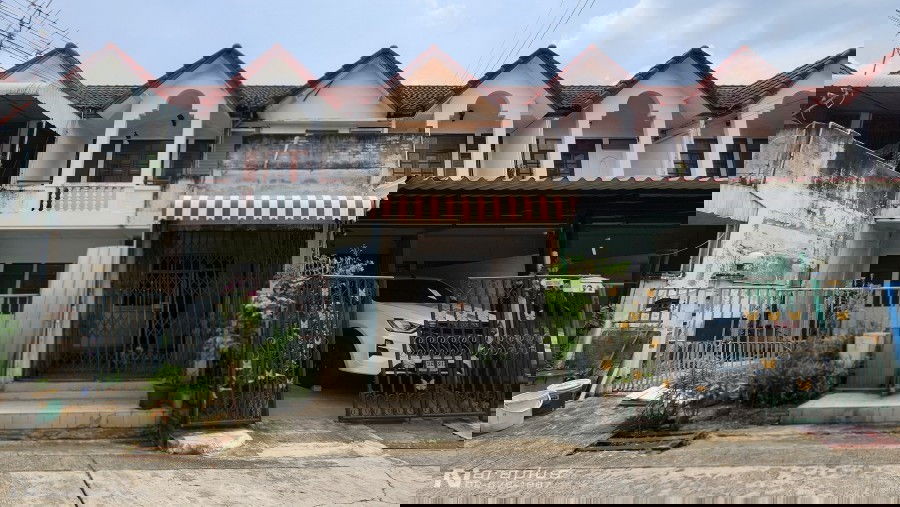 รูป 68121198 : ขายทาวน์เฮ้าส์ 2 ชั้น ต่อเติมอาคารด้านหน้าเป็นร้านค้า บนเนื้อที่ขนาด 16 ตร.ว. หมู่บ้านราณี 3 ถนนนวมินทร์ 135 กรุงเทพฯ - รูปที่ 1/20