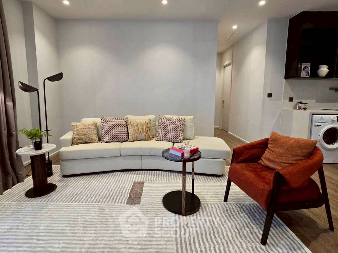 picture 2-BR Condo at Muniq Langsuan near BTS Ratchadamri (ID 2511817) - 3/10