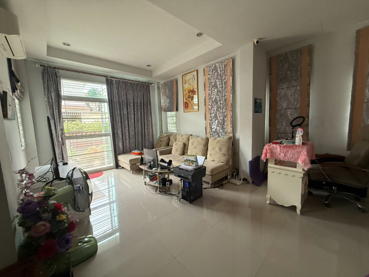 picture Stop Own Your Home!House Near Westgate - 2/10