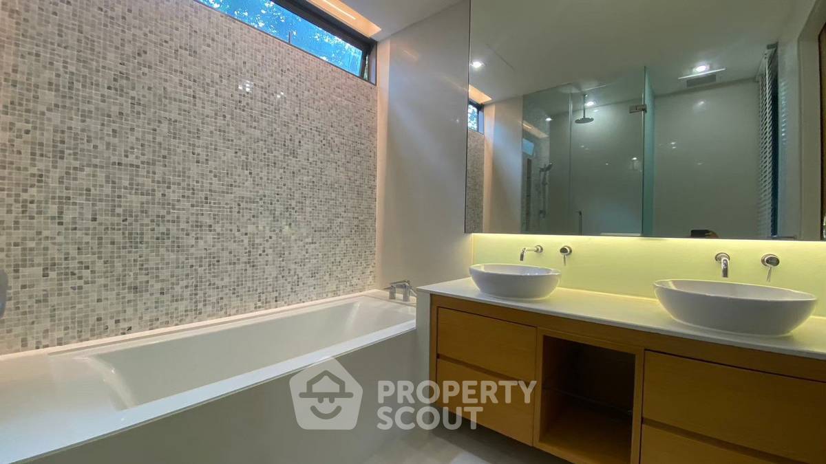 picture 3-BR Condo at Domus Condominium near BTS Asok (ID 2209379) - 36/43