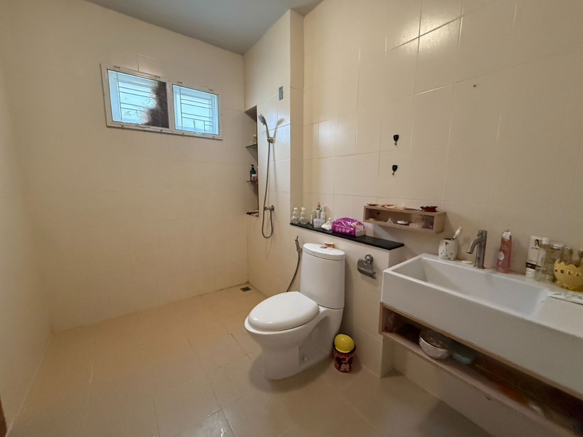 picture Stop Own Your Home!House Near Westgate - 6/10