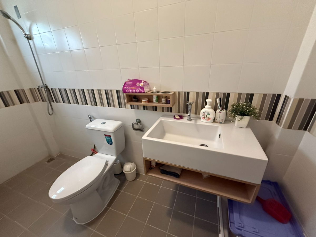 picture Stop Own Your Home!House Near Westgate - 8/10