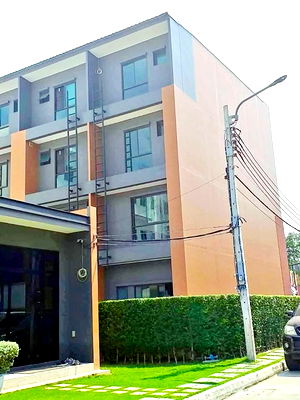 อาคารพาณิชย์ให้เช่า : ให้เช่าอาคาร 3.5 ชั้นหลังริม 28 ตร.วา.ถ.เพชรเกษม77-81 โฮมโปร เพชรเกษม 2.5 กม.350 ตร.ม. 5 นอน 3 น้ำ ตลาดอุ่นเรือน 1.1 กม.