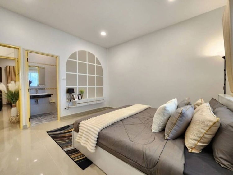 รูป 3-Bedroom Detached House for Sale – Mabprachan - รูปที่ 9/14