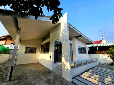 Houses for rent Lat Phrao : For rent, single house, Senanikom, Ladprao, affordable price. Interested? Line: @951qfbfi