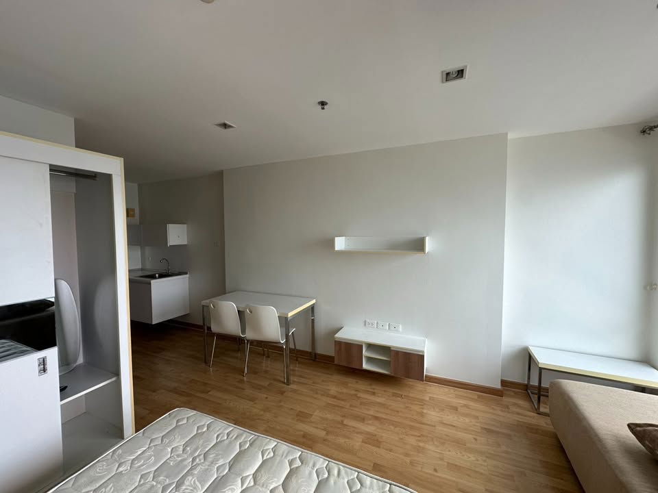 รูป ให้เช่า คาซ่า คอนโด อโศก - ดินแดง มีเฟอร์นิเจอร์+เครื่องใช้ไฟฟ้าครบ - รูปที่ 2/4