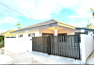 Houses for sale Chonburi : Affordable Detached House for Sale in Soi Boonsamphan, 41 Square Wah, 3beds 2bath