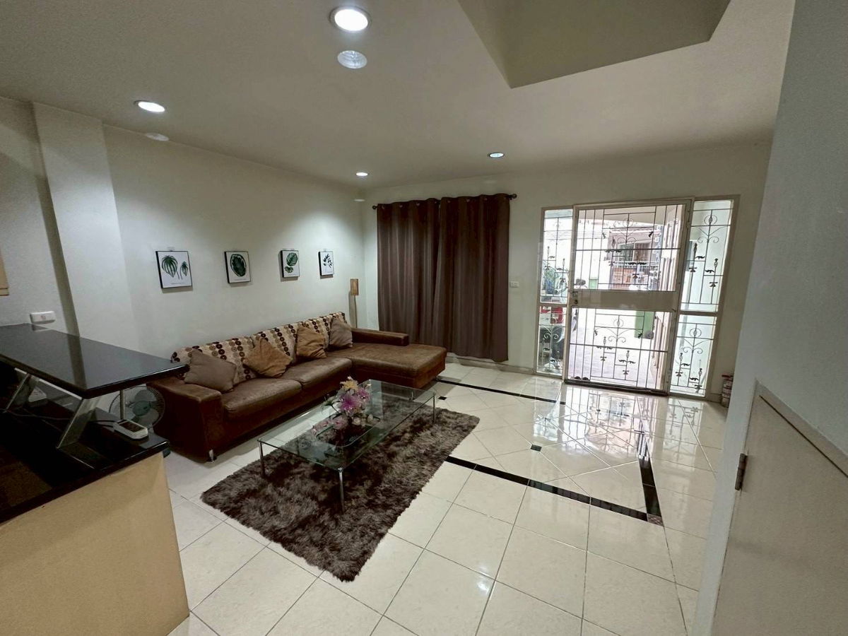 รูป ขาย ซื้อ ทาวน์โฮม เกษตร นวมินทร์ บ้านกลางเมือง สวิสทาวน์ เกษตร-นวมินทร์ Baan Klang Muang Swiss Town Kaset-Nawamintr ราคาถูก สนใจ Line: @951qfbfi - รูปที่ 4/12