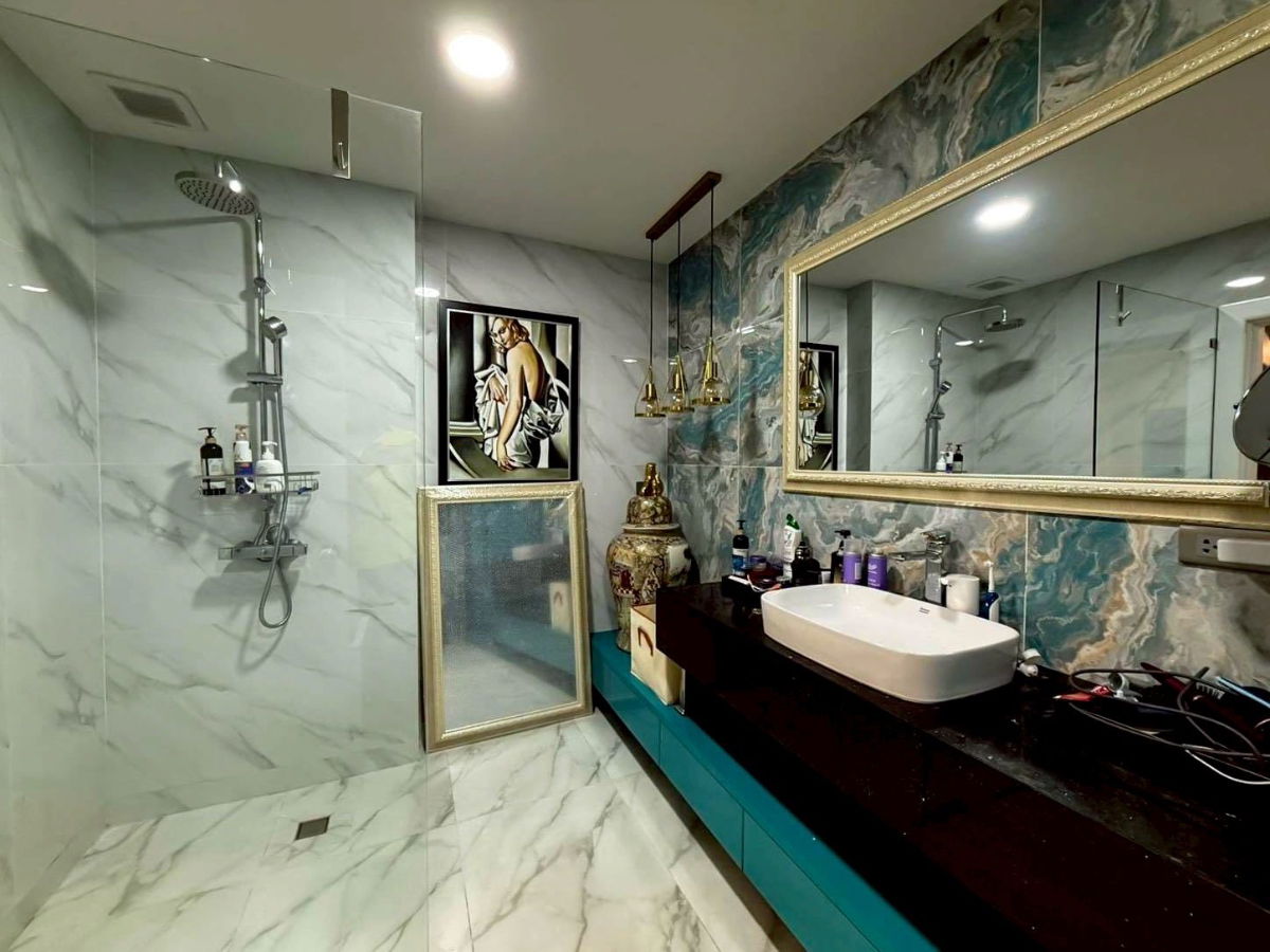 picture Selling View Talay 3B. Stunning ocean view, luxurious interior. The ultimate in luxury! - 10/16