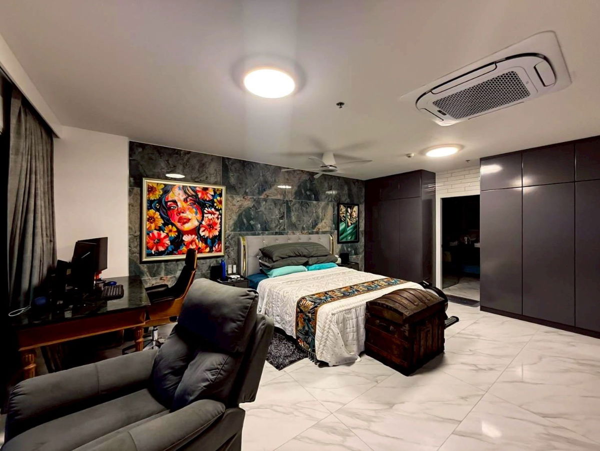 picture Selling View Talay 3B. Stunning ocean view, luxurious interior. The ultimate in luxury! - 8/16