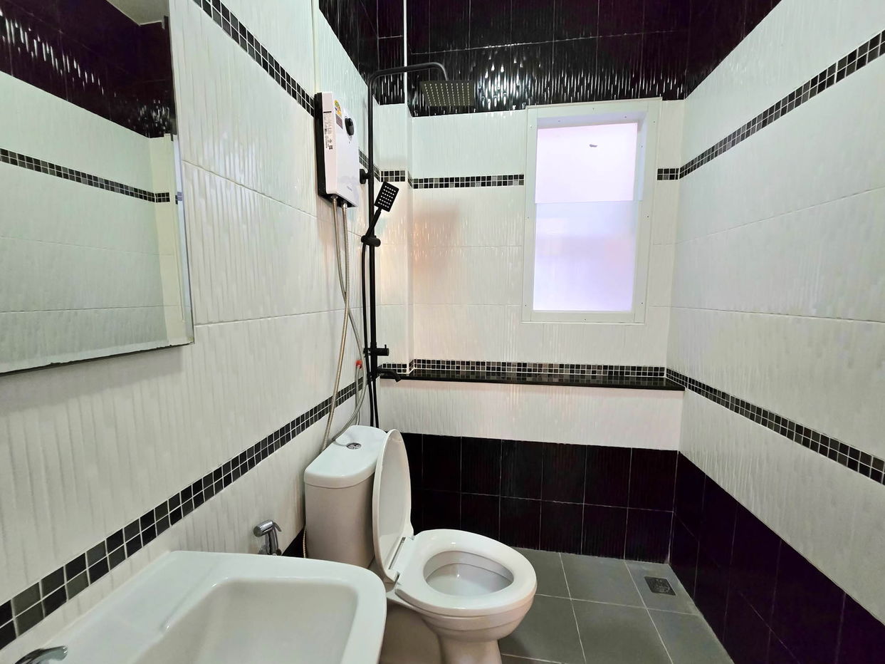 picture Modern Luxury 4-Bedroom House for Rent – East Pattaya - 17/19