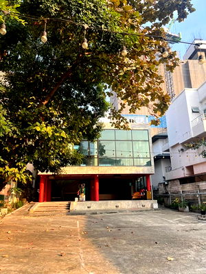 เช่าสำนักงาน เขตดินแดง : เช่าร้านอาหาร 2.5ชั้นมีดาดฟ้า 220ตร.วา.MRTสุทธิสาร 750ม. มีดาดฟ้า 905ตร.ม. ม.หอการ