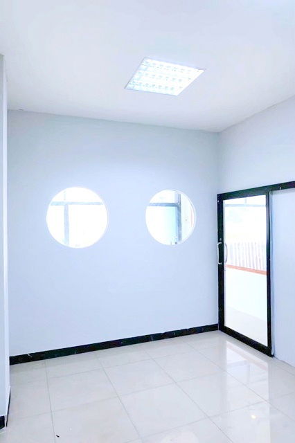 รูป ซอยฉลองกรุง 25-35 PTT ให้เช่าอาคารพาณิชย์ 4ชั้น 23 ตร.วา 370 ตร.ม. ติดถนนใหญ่ ลาดกระบัง ตลาดจตุจักรคุ้มเกล้า 2.3 กม. ตลาดหัวตะเข้ 3.5 กม. - รูปที่ 4/8