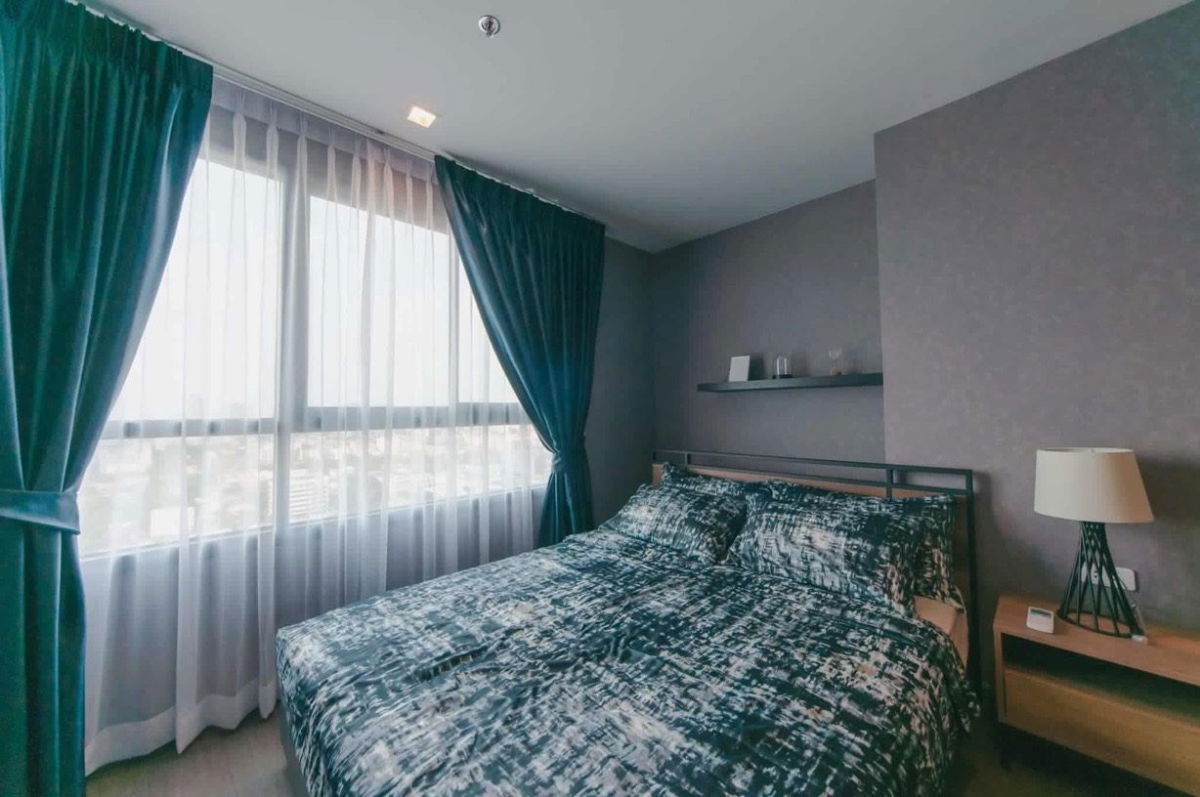 picture Lovely cosy room, near sky train, fully furnished - 6/16