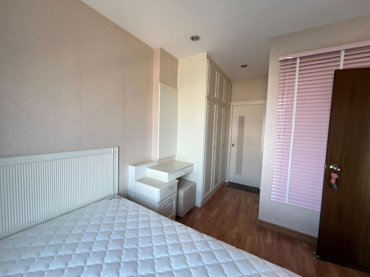 picture Ivy River Condominium, a riverside condo along the Chao Phraya River. River-view unit with full facilities, ready to move in. - 7/14