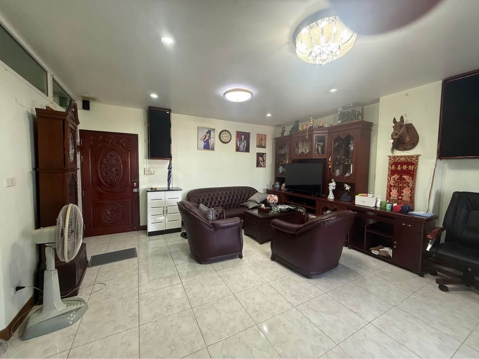 รูป ขายคอนโด 2 ห้องชุด พื้นที่ใช้สอยเยอะ แทบไม่มีใครมาอยู่ คุ้มคนซื้อ เพราะผมรวยอยู่ละ | อาคารไทยรงค์ ทาวเวอร์ สวนหลวง พัฒนาการ 36 - รูปที่ 10/11