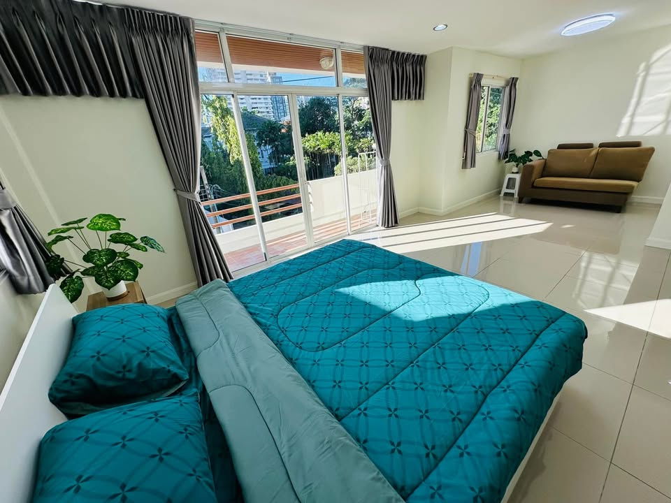 picture FOR RENT SINGLE HOUSE 5 Bedrooms in Phromphong near Em Quatier - 17/17