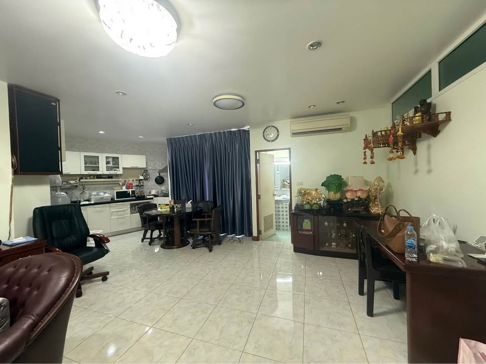 รูป ขายคอนโด 2 ห้องชุด พื้นที่ใช้สอยเยอะ แทบไม่มีใครมาอยู่ คุ้มคนซื้อ เพราะผมรวยอยู่ละ | อาคารไทยรงค์ ทาวเวอร์ สวนหลวง พัฒนาการ 36 - รูปที่ 8/11