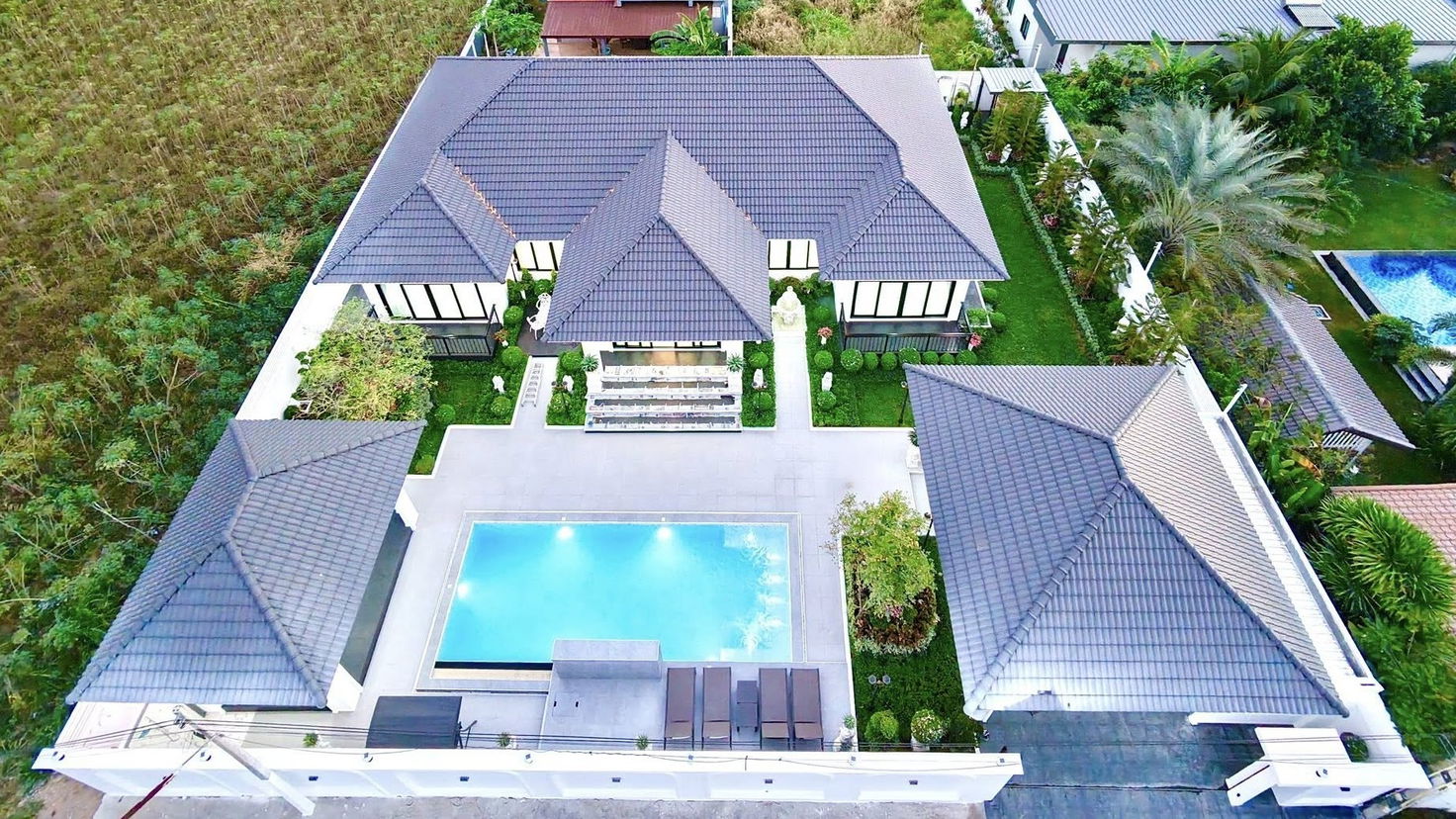 picture Modern Luxury Pool Villa for Sale – Mabprachan Area - 1/31