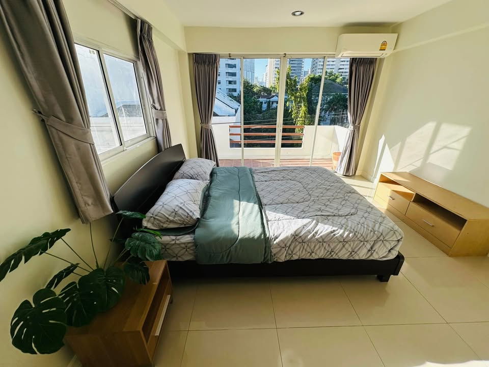 picture FOR RENT SINGLE HOUSE 5 Bedrooms in Phromphong near Em Quatier - 6/17