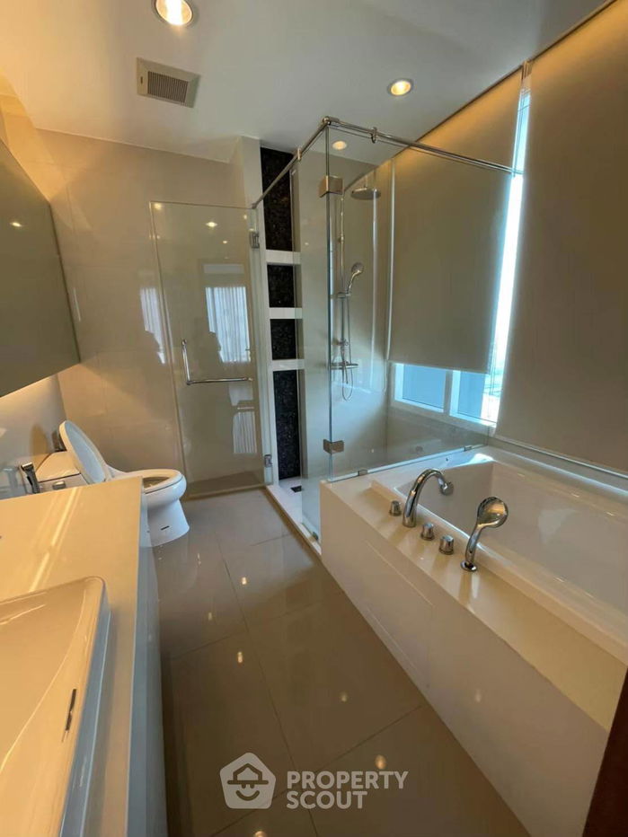 picture 3-BR Condo at Menam Residences in Wat Phraya Krai (ID 1703899) - 22/27