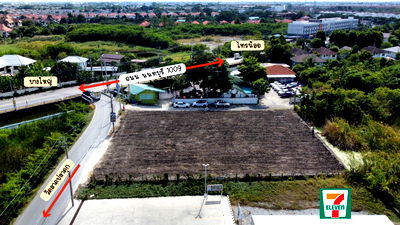 Land for rent Bang Yai Nonthaburi : Land for long-term lease, 1 rai 16 wah (416 wah), next to a 7-Eleven and with road access on two sides.